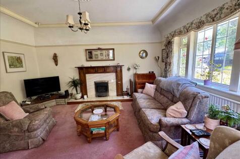 SITTING/DINING ROOM