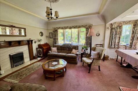 SITTING/DINING ROOM