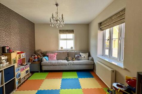 DINING ROOM/PLAY