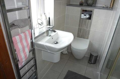 ENSUITE SHOWER ROOM