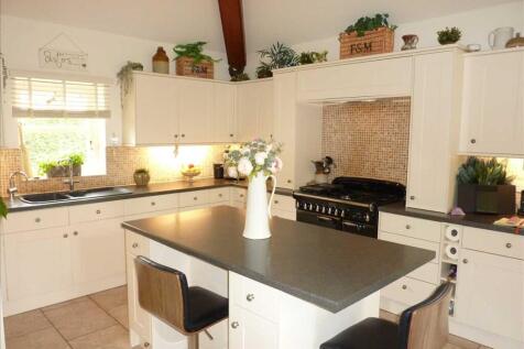 LIVING KITCHEN