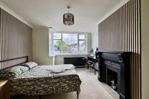 SITTING ROOM/BEDROOM