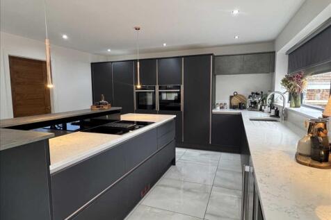 LIVING/KITCHEN