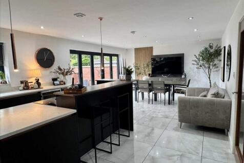 LIVING/KITCHEN