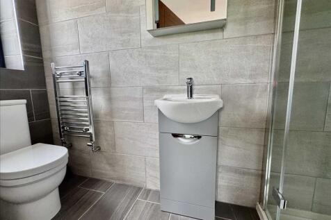 ENSUITE SHOWER ROOM