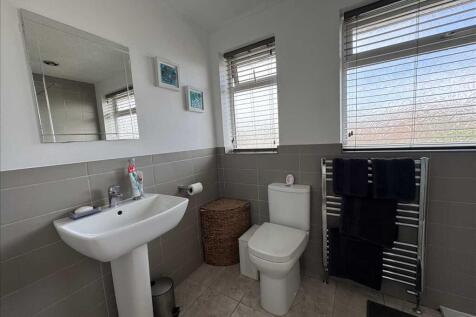 MODERN SHOWER ROOM