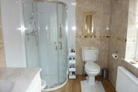 ENSUITE SHOWER ROOM
