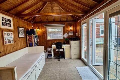 GARDEN ROOM/SUMMER
