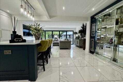 LIVING KITCHEN