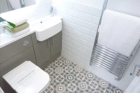ENSUITE SHOWER ROOM
