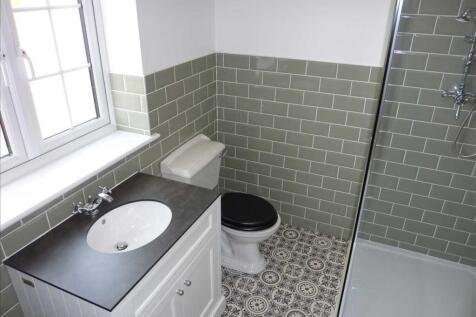 ENSUITE SHOWER ROOM