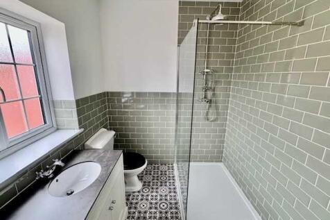 ENSUITE SHOWER ROOM