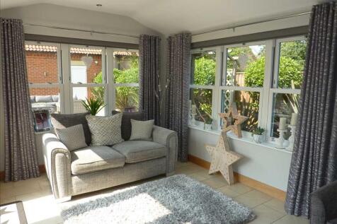 SUN ROOM/SITTING