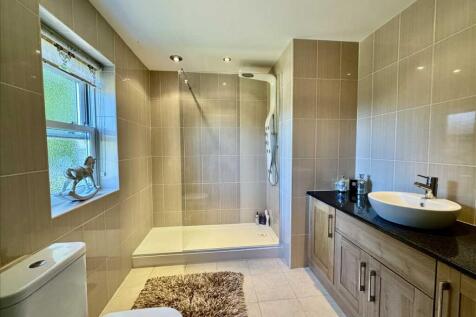 ENSUITE SHOWER ROOM