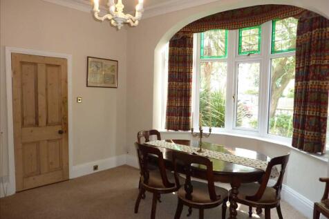 SITTING/DINING ROOM