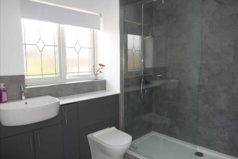 FAMILY SHOWER ROOM