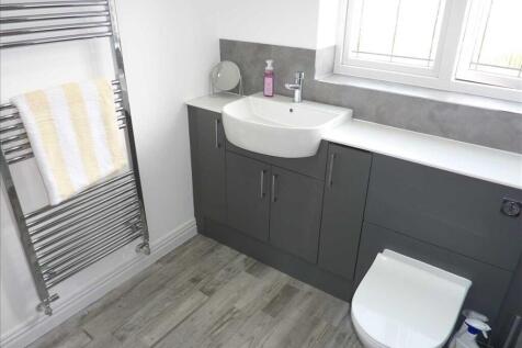 FAMILY SHOWER ROOM