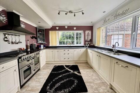 LIVING KITCHEN