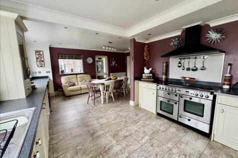 LIVING KITCHEN