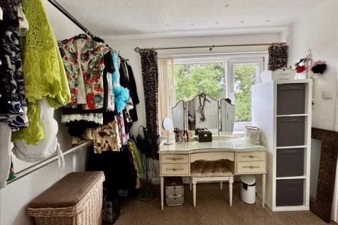 DRESSING ROOM