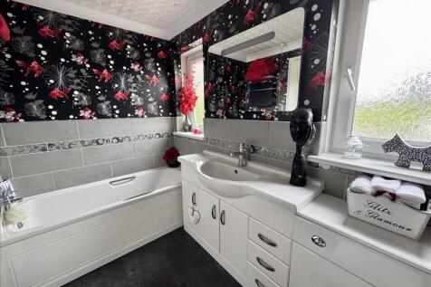 PRINCIPAL BATHROOM