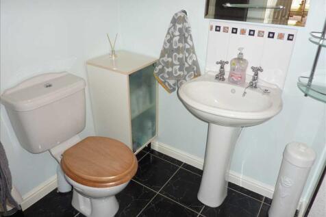 ENSUITE SHOWER ROOM