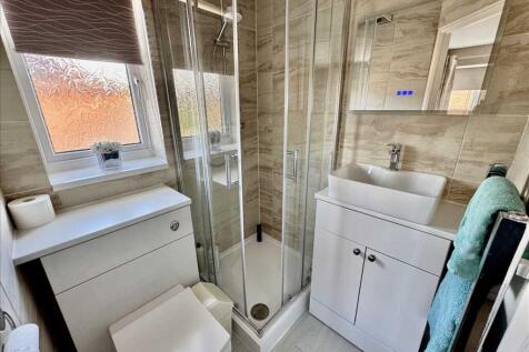 ENSUITE SHOWER ROOM