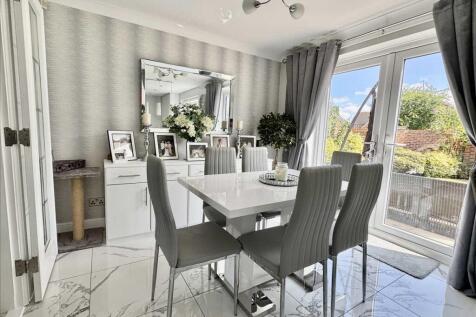 LIVING KITCHEN