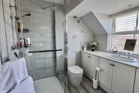 ENSUITE SHOWER ROOM