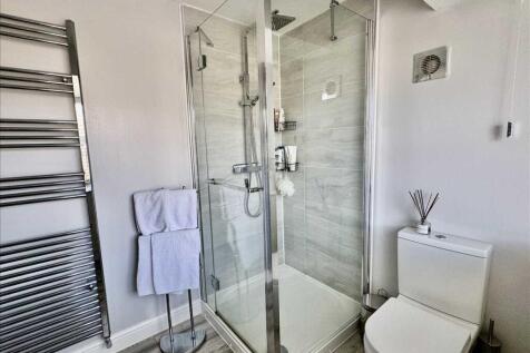 ENSUITE SHOWER ROOM