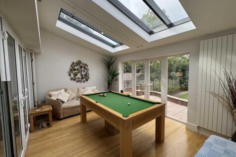 POOL ROOM/GAMES ROOM