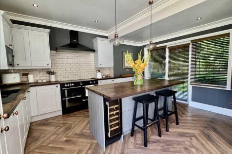 LIVING KITCHEN
