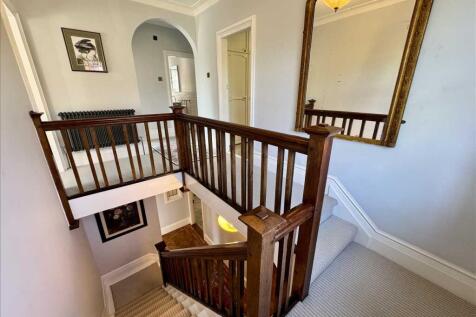 FIRST FLOOR LANDING
