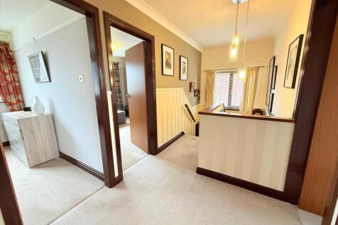 FIRST FLOOR LANDING