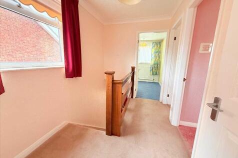 FIRST FLOOR LANDING