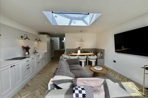 LIVING / DINING