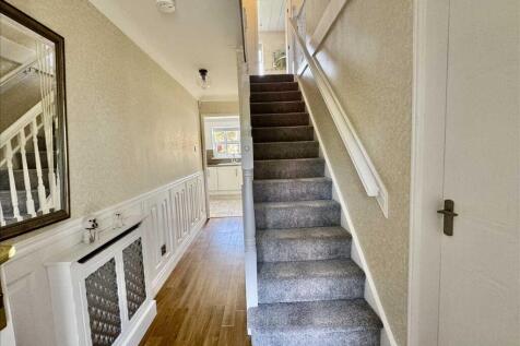 ENTRANCE / HALL