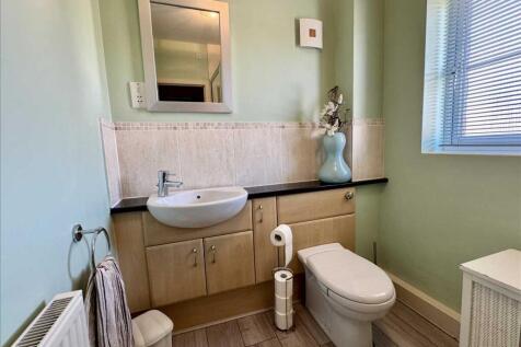 ENSUITE SHOWER ROOM