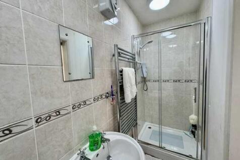 ENSUITE SHOWER ROOM