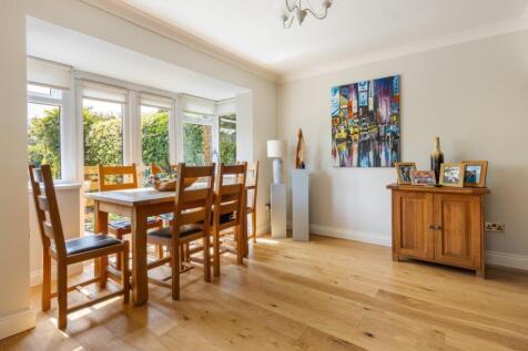 DINING / FAMILY ROOM