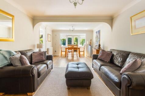 DINING / FAMILY ROOM