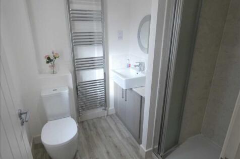 ENSUITE SHOWER ROOM