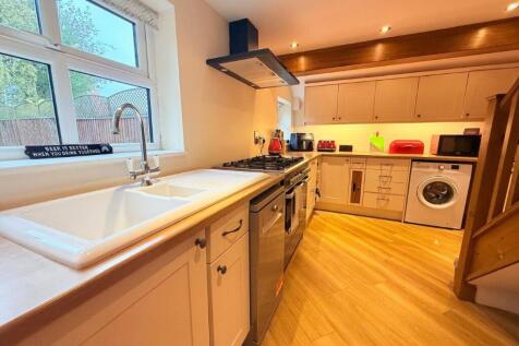 KITCHEN /DINING ROOM