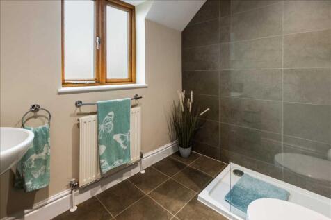 ENSUITE SHOWER ROOM