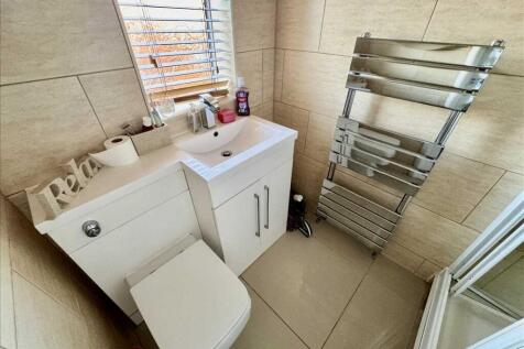 ENSUITE SHOWER ROOM