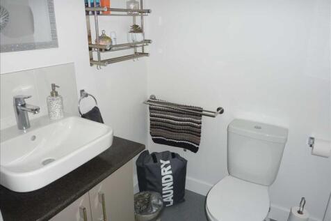 ENSUITE SHOWER ROOM