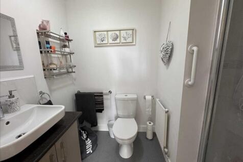 ENSUITE SHOWER ROOM