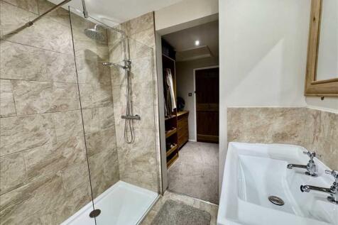 ENSUITE SHOWER ROOM