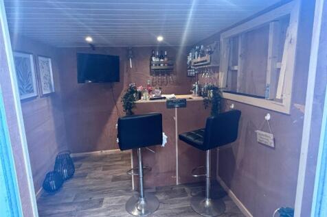 Garage/Bar