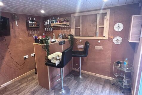 Garage/Bar